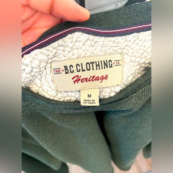 Thick, warm, long sleeved sherpa lined crewneck sweater, size M. - Picture 3 of 3